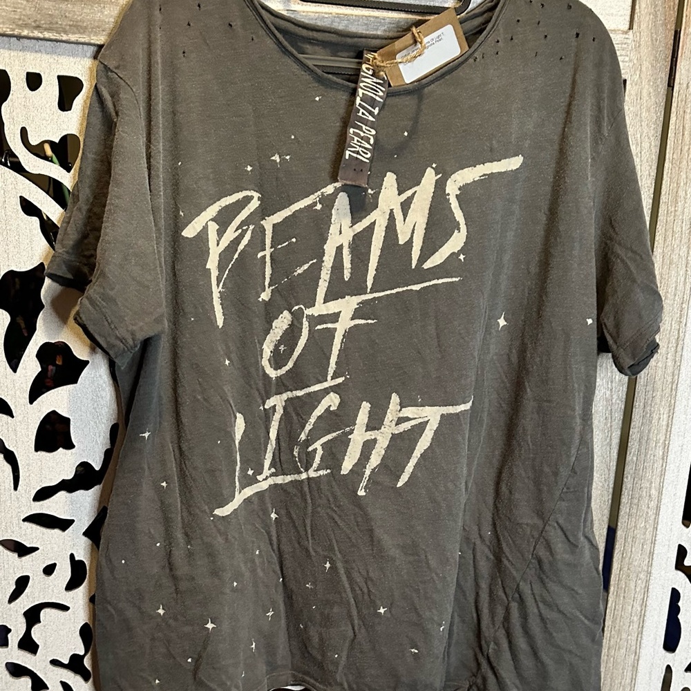 Magnolia Pearl Beams Of Light Tee. PRICE FIRM - Picture 2 of 4